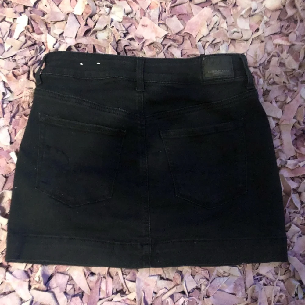 Super cute American Eagle jean skirt! - Picture 2 of 8